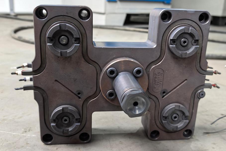 Hot Runner After Cleaning 2